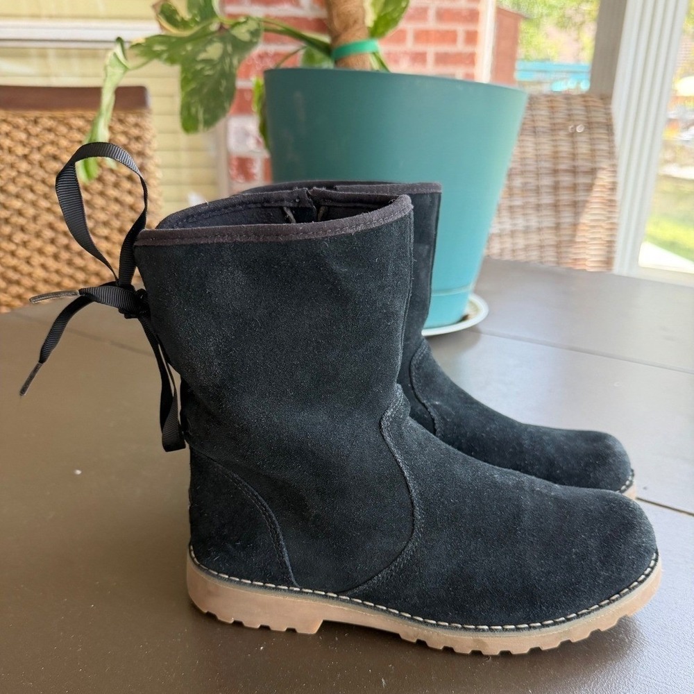 UGG Black Suede Ribbon Back Lace Up Zip Boots 1100176K Lug Sole Womens 5